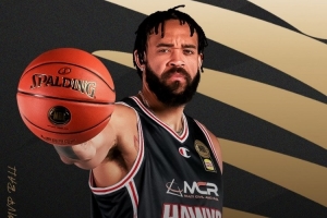 麦基当选伊拉瓦拉老鹰俱乐部队内MVP！场均19+10+2 三项队内第一