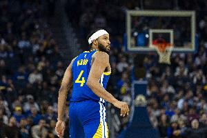 先拔头筹！穆迪侧翼接球三分出手就有 命中开场首球