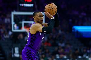 卧龙凤雏！威少上半场6中1仅得3分&正负值-17 德罗赞8中2拿到9分