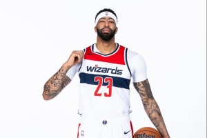 詹姆斯：我们会看到下赛季特雷·杨和AD有多大动力证明自己的能力