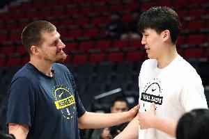 约基奇谈赛前见到杨瀚森：他很喜欢我的球风 这次交流很棒