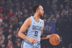 效率挺高！李凯尔18分钟4中3贡献10分 罚球3中3