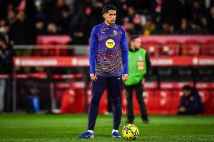 西媒：坎塞洛在巴萨出场机会少+表现低于预期，遭受球迷质疑