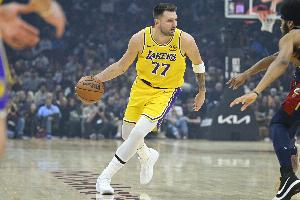 无解！东契奇首节8中6砍17分2板4助 三分5中4&越投越不讲理