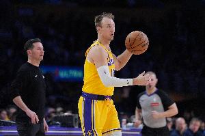 香喷喷！肯纳德来湖人后5战场均9.8分 三项命中率63/43/100%