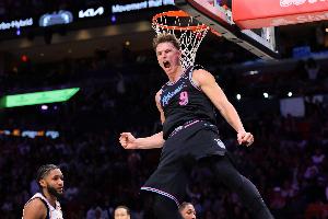 为何总被打到脸？拉松打趣：我老是把脸凑过去 可能是我自己问题