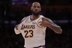 詹姆斯：双方进攻表现都很好 赢球的关键在于我们多防成了几回合