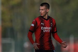 记者：佛罗伦萨正在关注米兰外租前锋卡马达，有意今夏引进