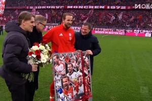 凯恩上一场比赛迎来生涯500球里程碑 拜仁高层本场赛前赠送纪念品