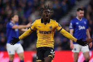 身价25万！英媒：利物浦领先18岁中场马内争夺，狼队要价5000万镑