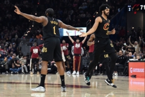 键盘侠|哈登天天给阿伦做大餐！新秀克尼佩尔打得像NBA10年老兵