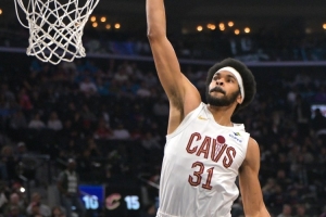 是时候染一撮黄毛了~贾勒特·阿伦扎实吃饼 15投11中砍下26+13