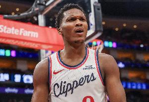 6犯罚下了！马瑟林欧洲步撞翻里夫斯被吹进攻犯规 快船挑战失败