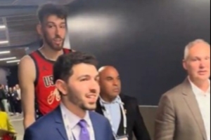 球迷全明星期间试图说服霍姆格伦去湖人？后者：我对现状很满意