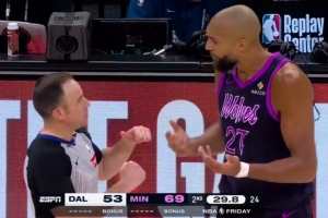 戈贝尔篮下卡位打到巴格利头 后者反击双方吃T&戈贝尔升级为恶犯