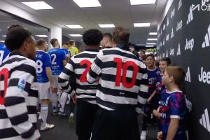 尤文赛季第四球衣迎来首秀，黑白剑条衫变革为横条纹 红色印字