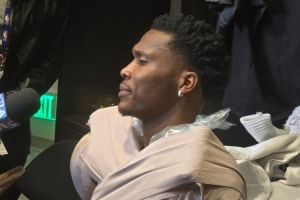 马瑟林：比赛似乎总被吹停在球场的某一边 一边比另一边更频繁