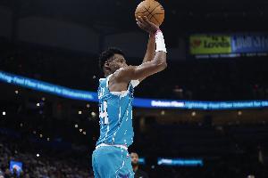 布兰登·米勒：保持团结&沟通 能帮助我们度过今天这样艰难的比赛