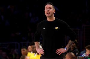 雷迪克满意进攻：传球默契 战术执行到位 没有混乱和个人主义