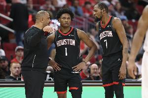 这进攻是人？火箭末节仅得15分 一度9分钟仅得6分！