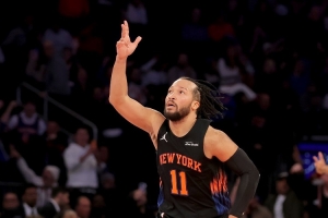 下半场18分带队逆转！布伦森12中6贡献20分3板6助 最后连进关键球