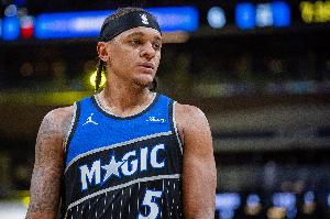 低效！班凯罗28投仅11中空砍26+11+8 出现6次失误&跳投迷之自信