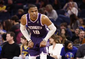 黄雀在后！威少奋力防守 起飞追身大帽福克斯