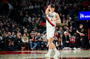 能好好打场球了！拓记：杨瀚森被下放 将不会随队前往菲尼克斯