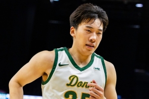 旧金山大学主帅：王俊杰是联盟最好的球员之一 赵维伦在发展&学习