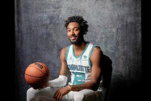 Shams：转正武克切维奇后 奇才用空出的双向名额签约里基·布莱克