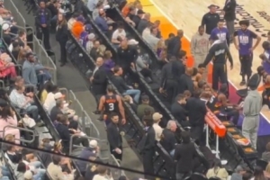 伤病频发！狄龙刚解除禁赛 又因手部受伤提前退出比赛