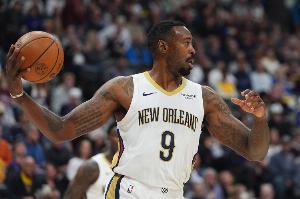 梦回巅峰！小乔丹3中2得到6分15板4帽 包括5个进攻板