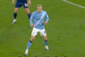 哈兰德传中后做头球动作，英超调侃：他连自己的传中都能头球攻门