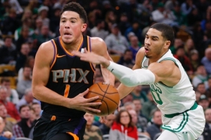 布克/塔图姆/米切尔/拉文谁更强？杨毅：无疑是布克 獭兔不够全面