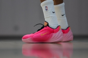 Freak 8！字母哥新一代签名鞋来了！对比上一代颜值如何？