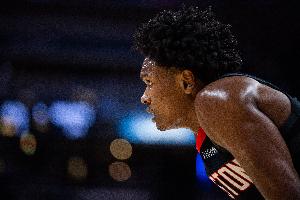 防守在线！半场阿门5中2拿4分4板4助 防得布伦森4中0