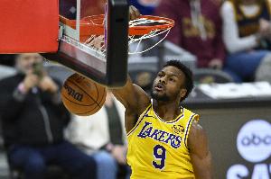 明日战绿军！湖人官方：除布朗尼和蒂耶罗下放G联赛外全员健康