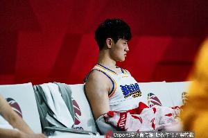 记者：曾凡博因膝盖水肿积液缺席对阵日本 对中国台北也不乐观