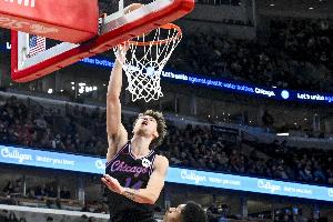 内线大闸！布泽利斯10投5中&三分7中2得到15分6板3助2断6帽