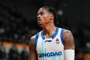 约瑟夫·杨仍会做好青岛男篮的绿叶 他的经验是球队很好的财富