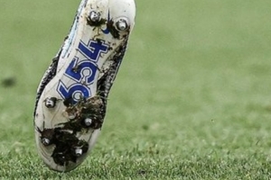 创英超出场纪录！40岁米尔纳穿定制战靴出战，鞋上标数字：654