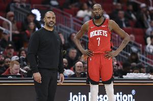 比赛末段KD拿球少？乌度卡：想单打须确保正确落位 不是随意发挥