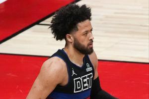 被文班帽麻了！坎宁安无限头铁26投狂打21铁 仅得16分 正负值-18