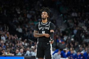 不在状态！卡斯尔半场7中2拿到4分6助 罚球2中0