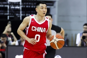 媒体人：但凡CBA多冒出2个靠谱的年轻后卫 也不至于非得用高诗岩