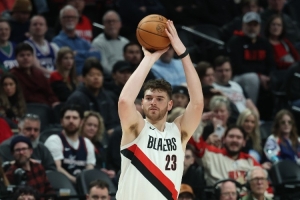 克林根最近两个月场均13.4分12.3板2.3助1.4帽 三分命中率38.4%