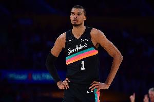 强！马刺9连胜期间 文班场均24.9分12板3.4助1.3断3.4帽