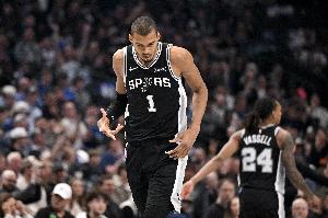 文班亚马：活塞打的是“霸凌篮球” 很高兴能体验他们的对抗风格