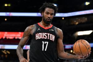 伊森赛后去更衣室探望了文威&向后者道歉：没想故意伤害任何人