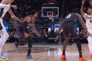 气势如虹！卡斯尔连线文班内线扣篮 马刺开场11-2打停活塞